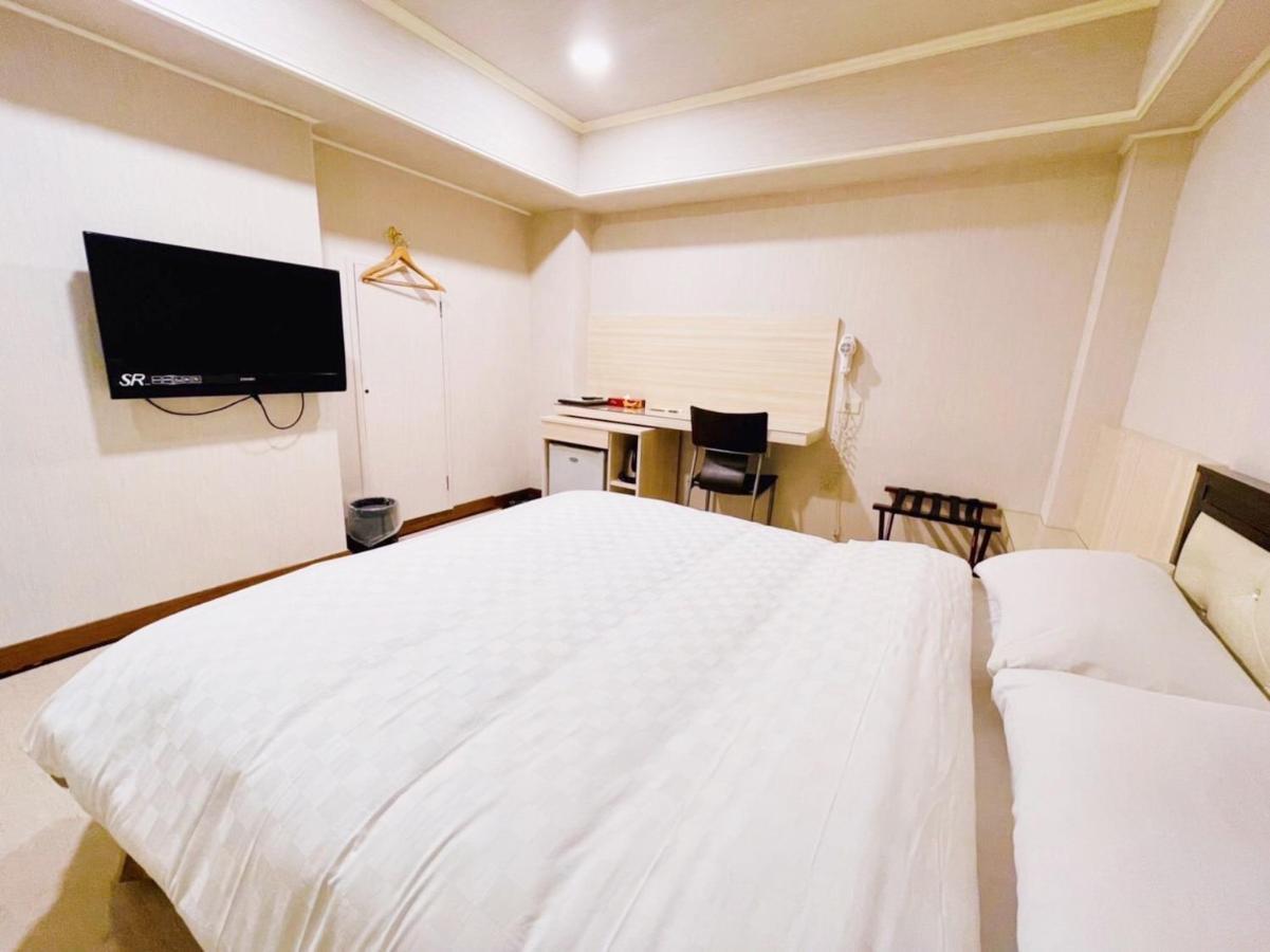 Spring Art Hotel Kaohsiung Bagian luar foto