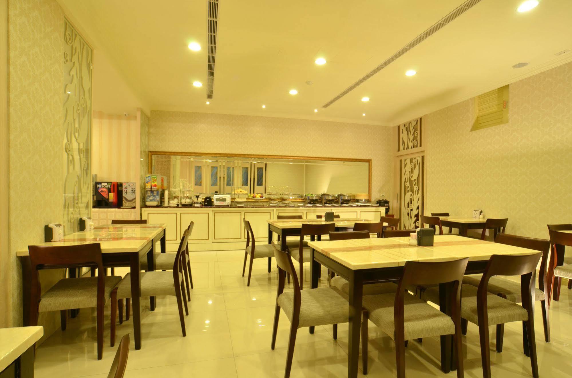 Spring Art Hotel Kaohsiung Bagian luar foto